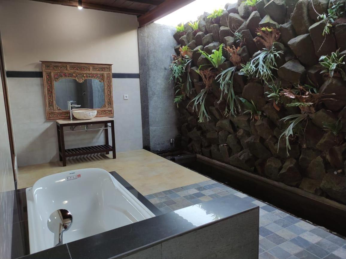 Anggarakasih Ubud Villa Exterior foto